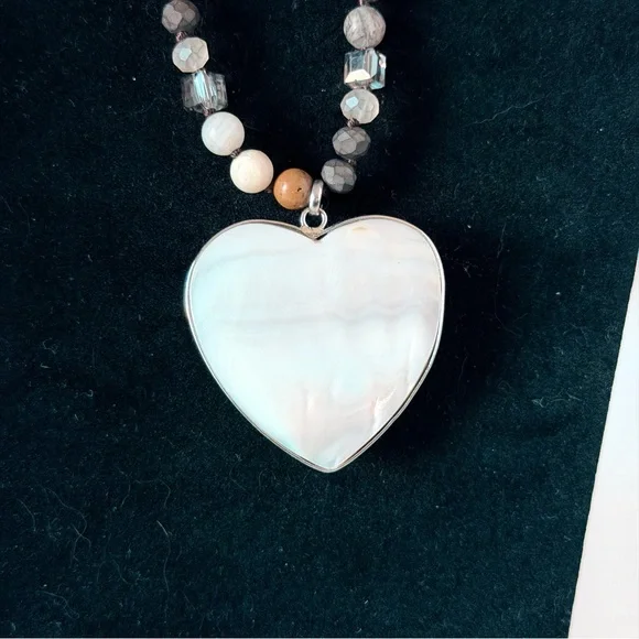 Abalone shell heart pendant beaded long necklace reversible - Picture 4 of 8